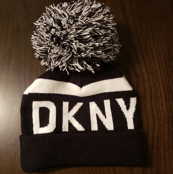 Nwt Dkny Logo Stadium Beanie 